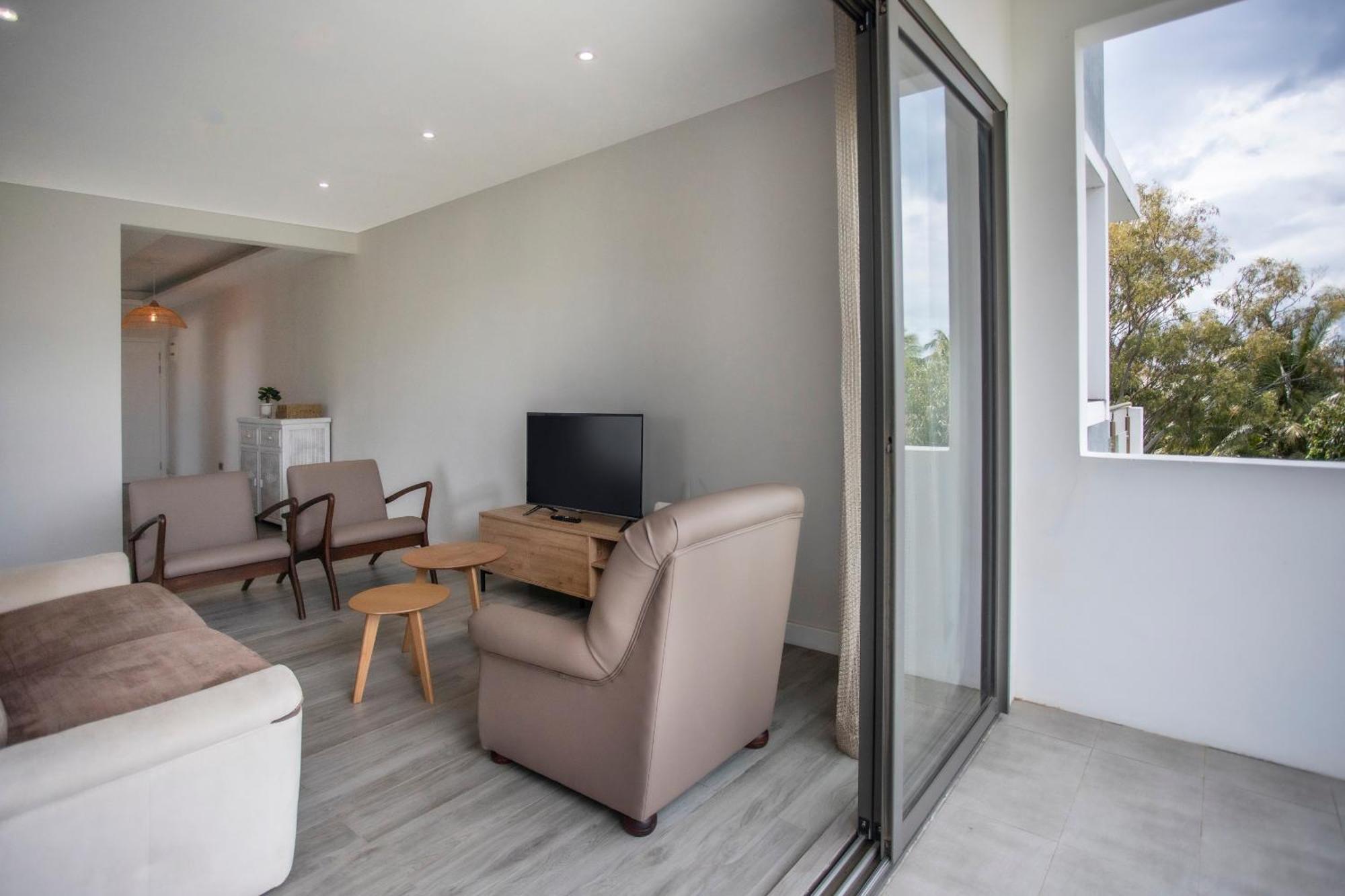 Mayfair Condo In Pereybere Pereybere Beach Екстериор снимка